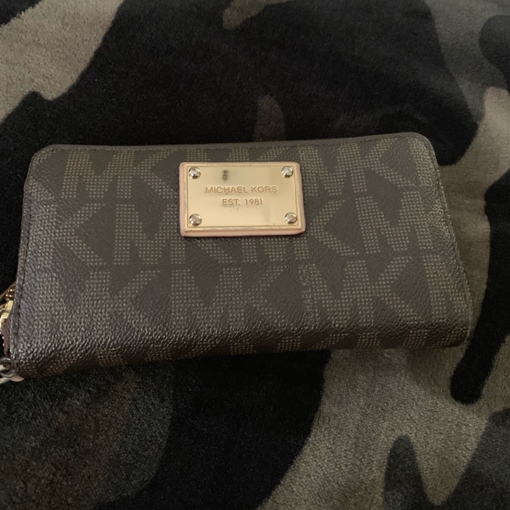 Michael Kors zip around small wallet